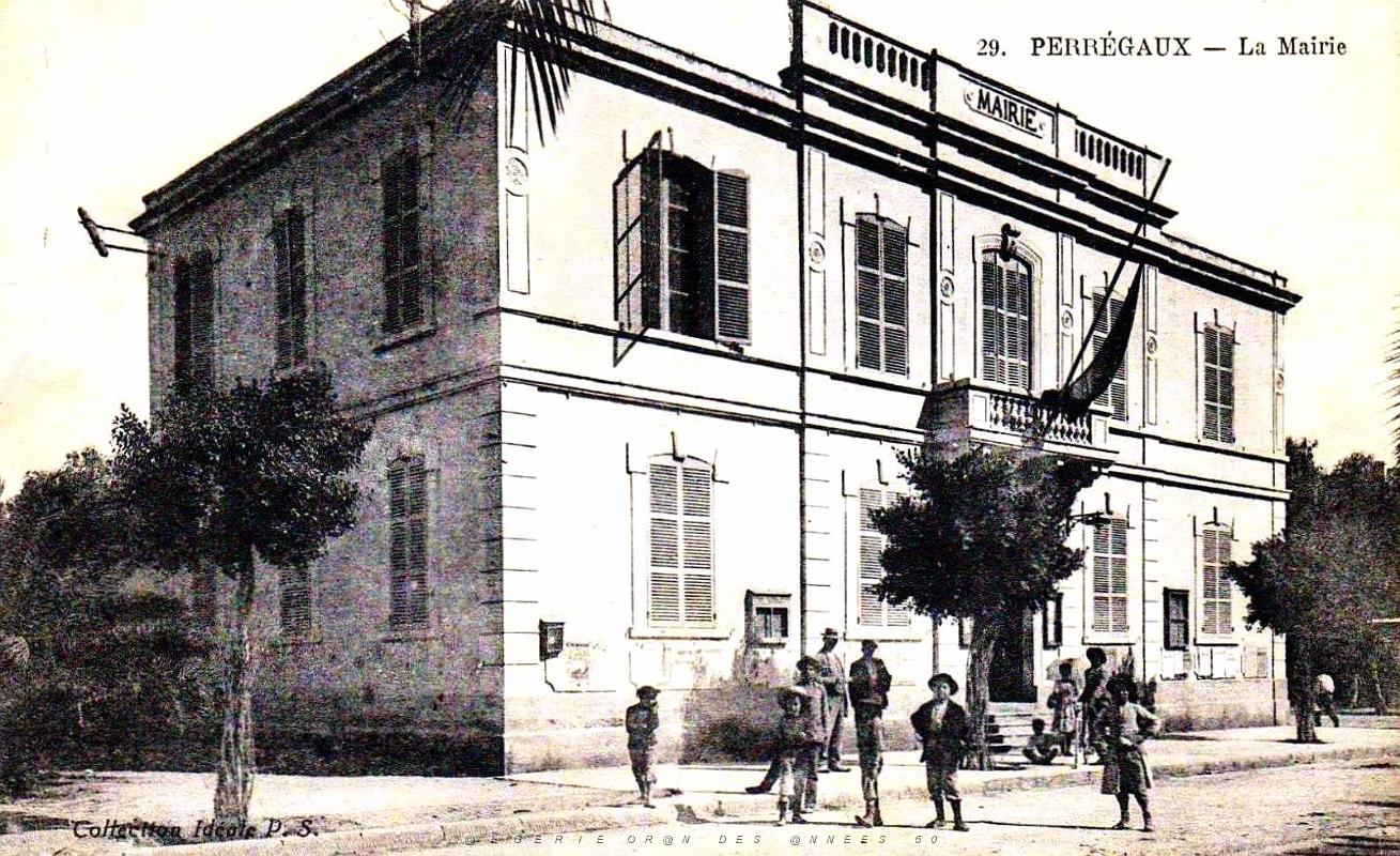 1530- Perregaux - La Mairie.jpg